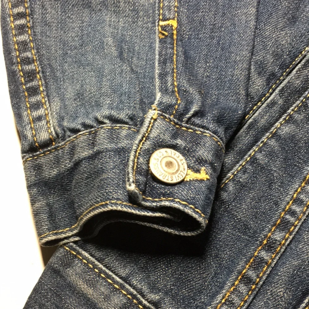 Levi’s classic trucker denim jean jacket size Small 8-10 years